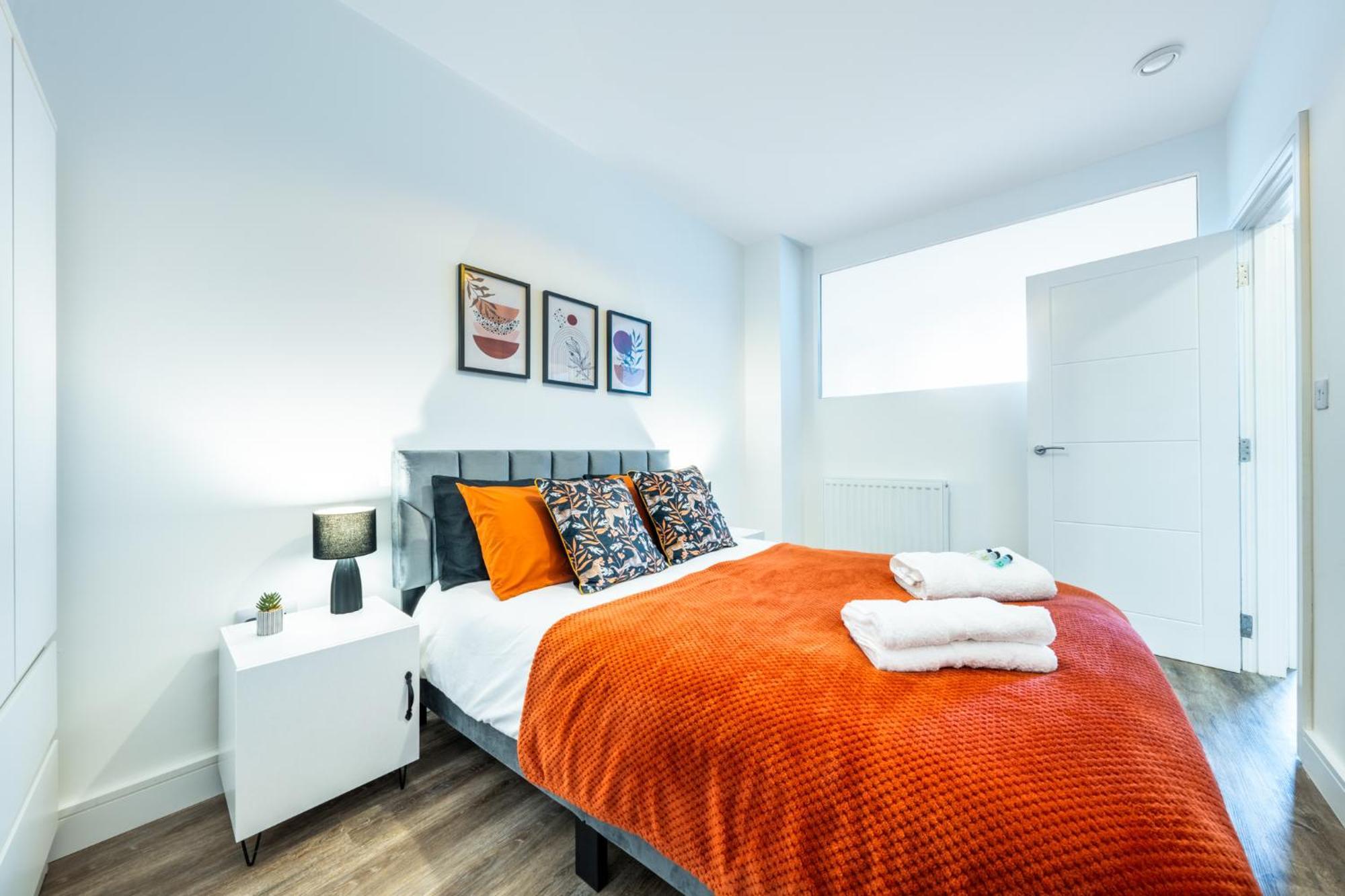 Potters Bar - Free Parking - Private Bathroom - Netflix - 4 Mins Walk To Station - 20 Mins Direct Trains To London Dış mekan fotoğraf